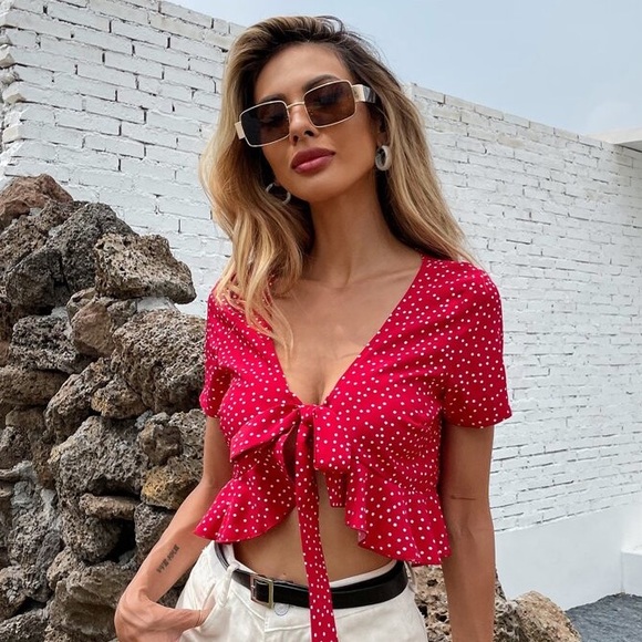 🩷SHEIN SHORT SLEEVE RED WHITE V NECK TIE KNOT CROP TOP SIZE SMALL TRENDING - Picture 2 of 13